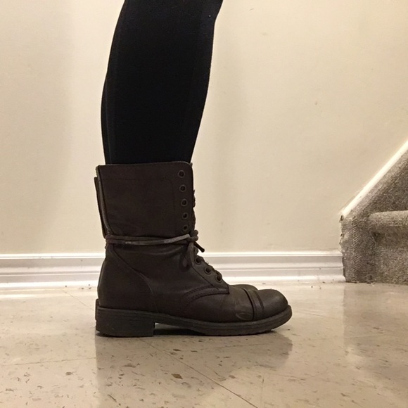Cute brown boots - Picture 2 of 5